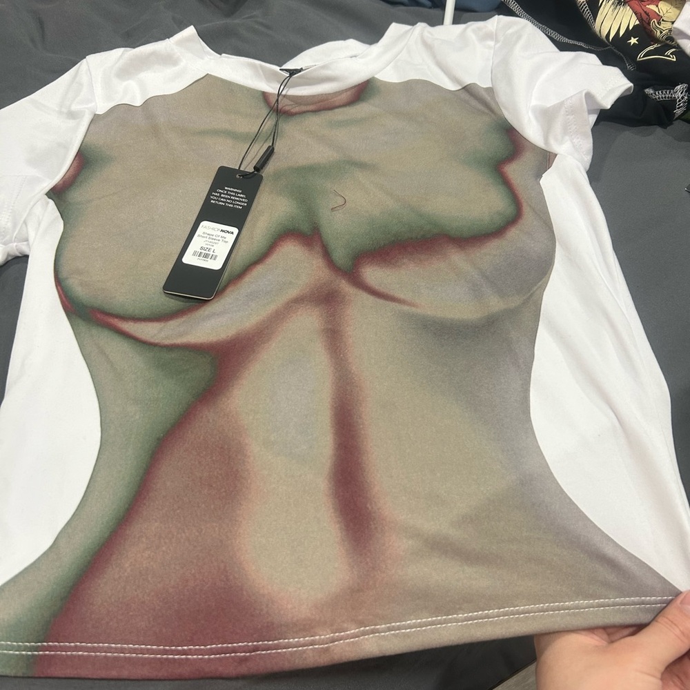 Graphic tee